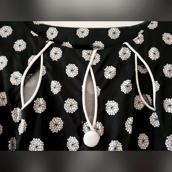 EUC Voodoo Vixen Dahlia Polka Dot Floral B&W Fit & Flare Vintage Retro Dress XL - Picture 3 of 6